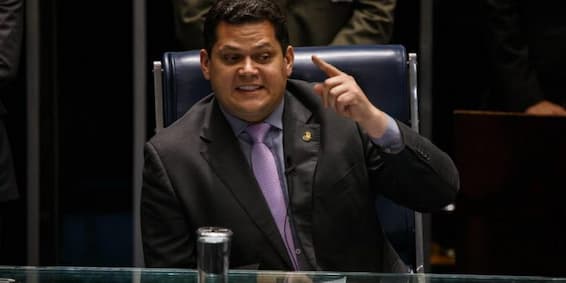 bcc541ec-80917154_brasilbrasilia-df01-02-2019senador-davi-alcolumbre-segunda-reuniao-preparatoria-pa-1-750x375 (1)